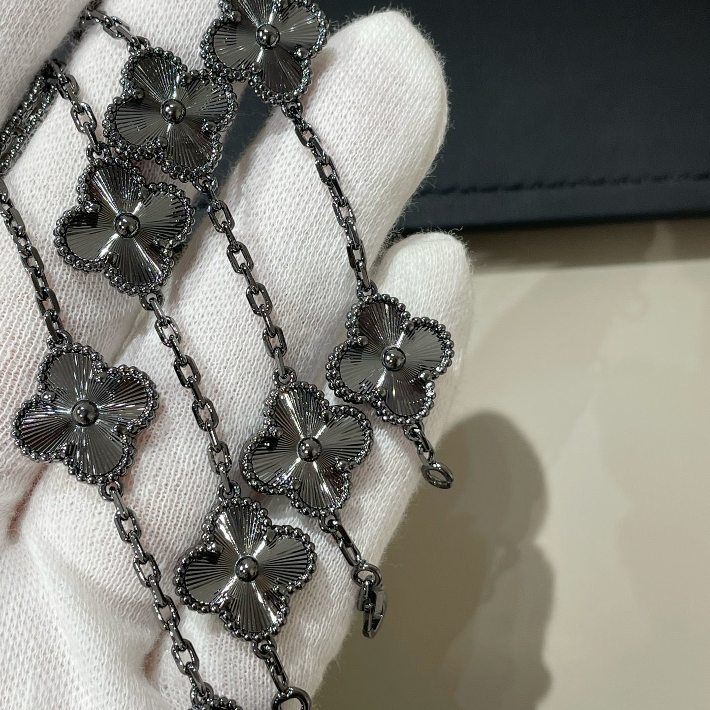 [BLUE TEARS]CLOVER 5 MOTIF BLACK BRACELET