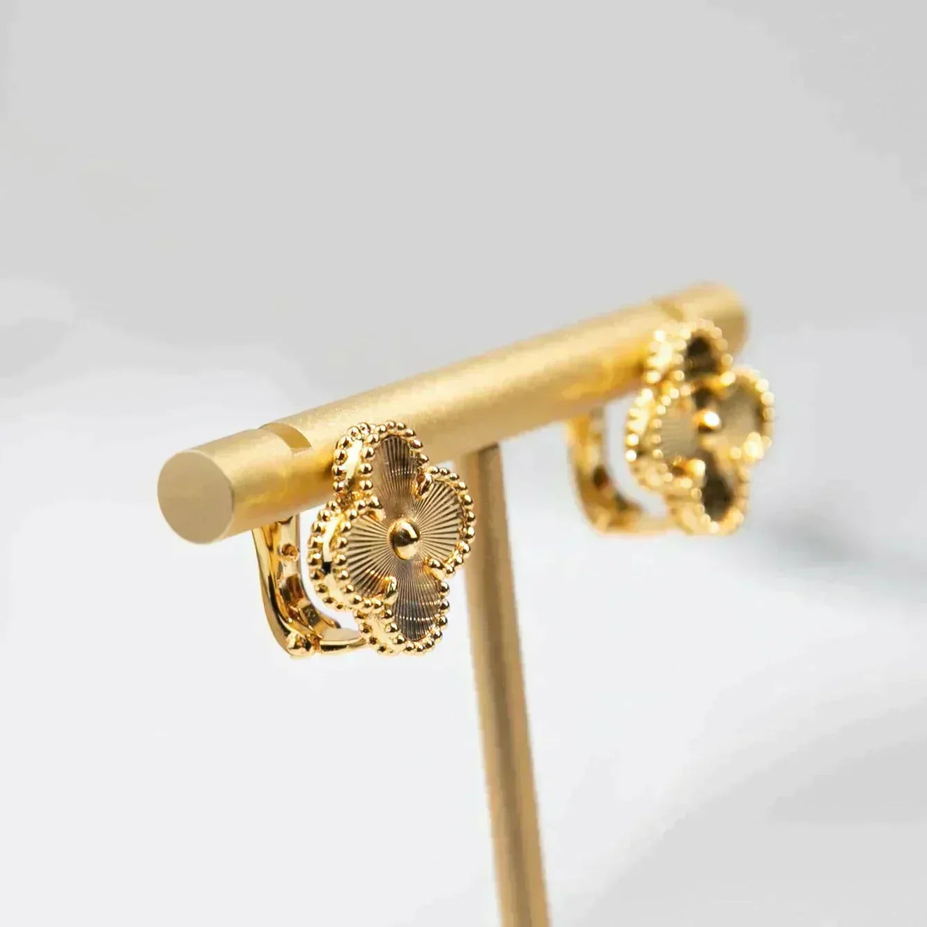 [BLUE TEARS]CLOVER MEDIUM 1 MOTIFS LASER EARRINGS