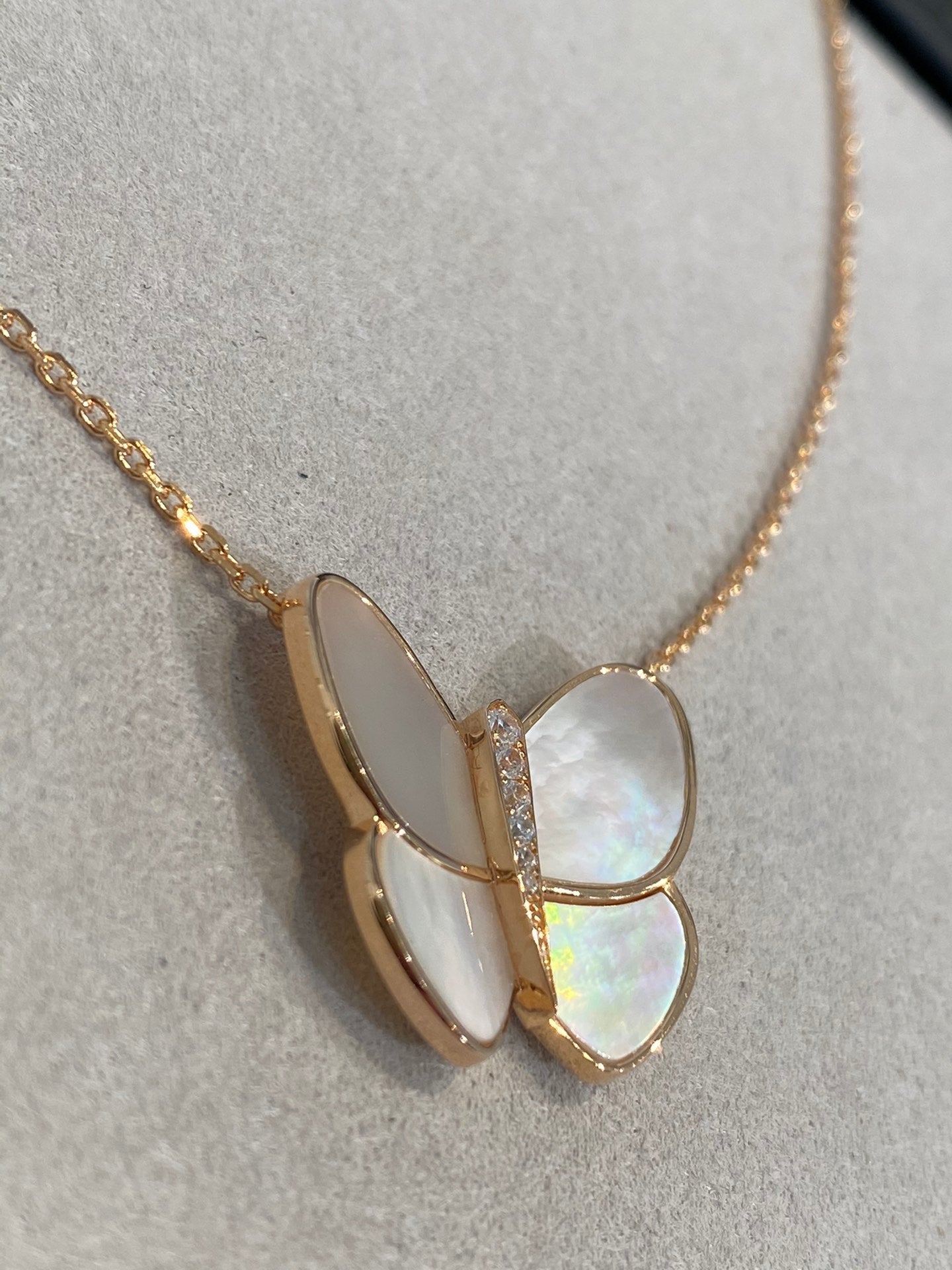 [BLUE TEARS]BUTTERFLY GOLD MOP DIAMOND NECKLACE