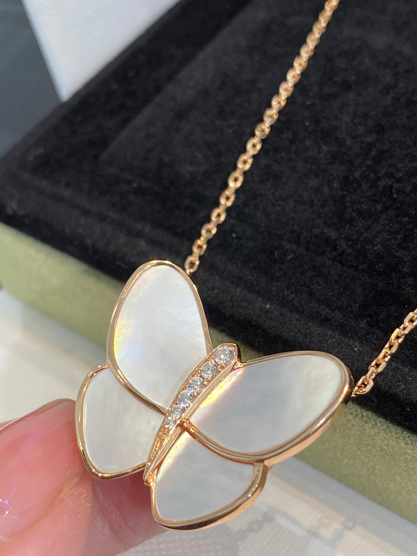 [BLUE TEARS]BUTTERFLY GOLD MOP DIAMOND NECKLACE