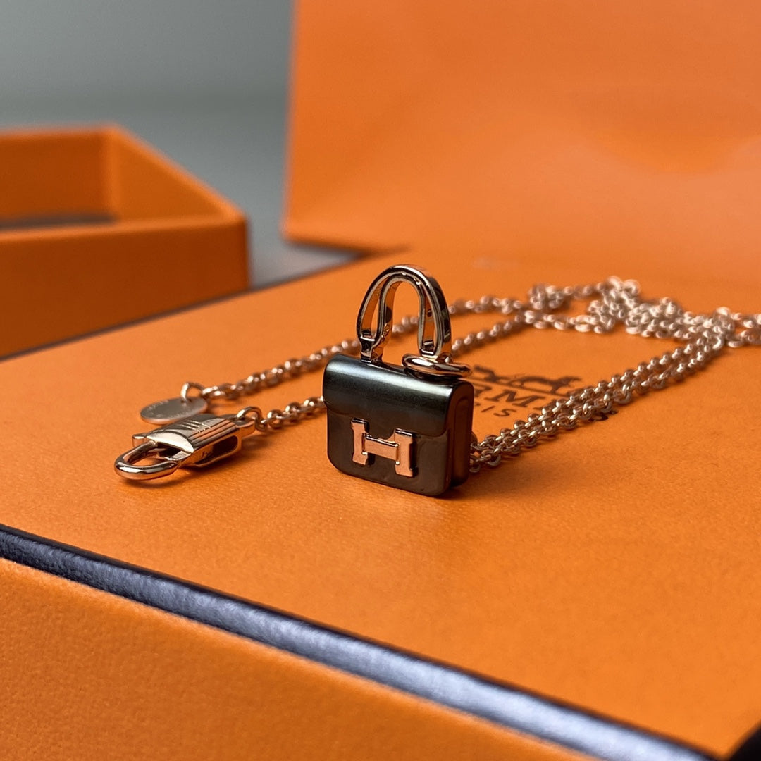 [BLUE TEARS]CONSTANCE BLACK PEDANT PINK GOLD NECKLACE