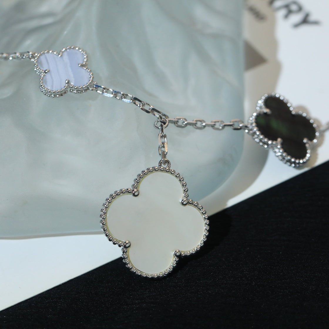 [BLUE TEARS]CLOVER BRACELET 5 MOTIFS MOP CHALCEDONY SILVER