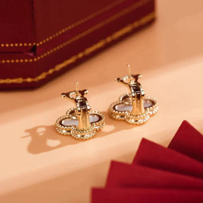 [BLUE TEARS]CLOVER MEDIUM 1 MOTIFS  WHITE MOP STUD EARRINGS