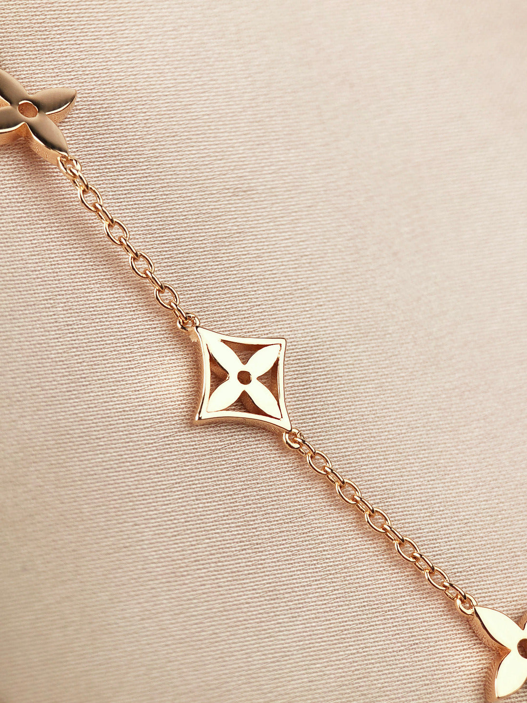 [BLUE TEARS]STAR AND SUN 7 MOTIFS GOLD BRACELET