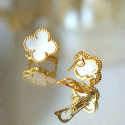 [BLUE TEARS]CLOVER MEDIUM 1 MOTIFS  WHITE MOP STUD EARRINGS