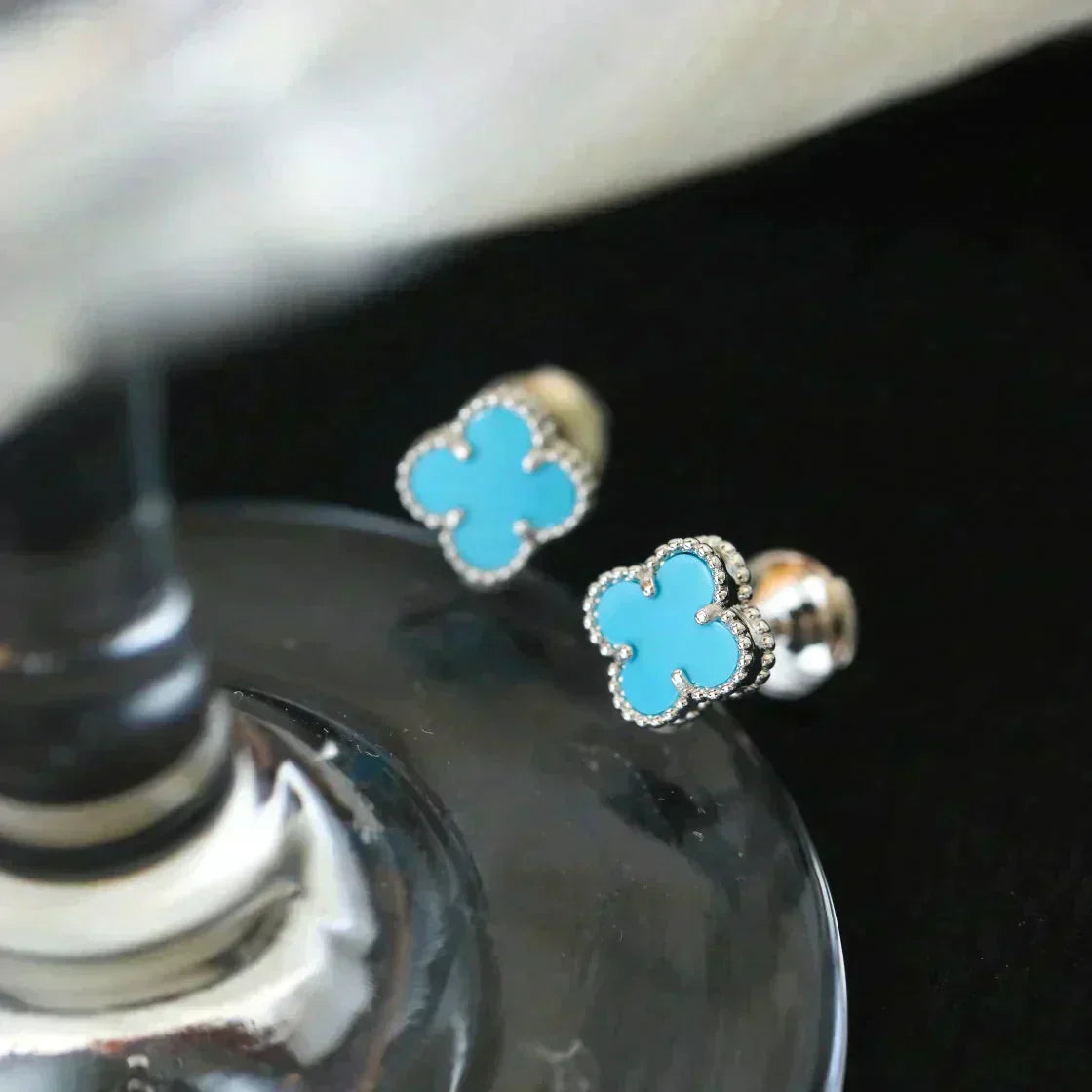 [BLUE TEARS Jewelry]CLOVER MINI 9.5MM ONYX STUD EARRINGS SILVER