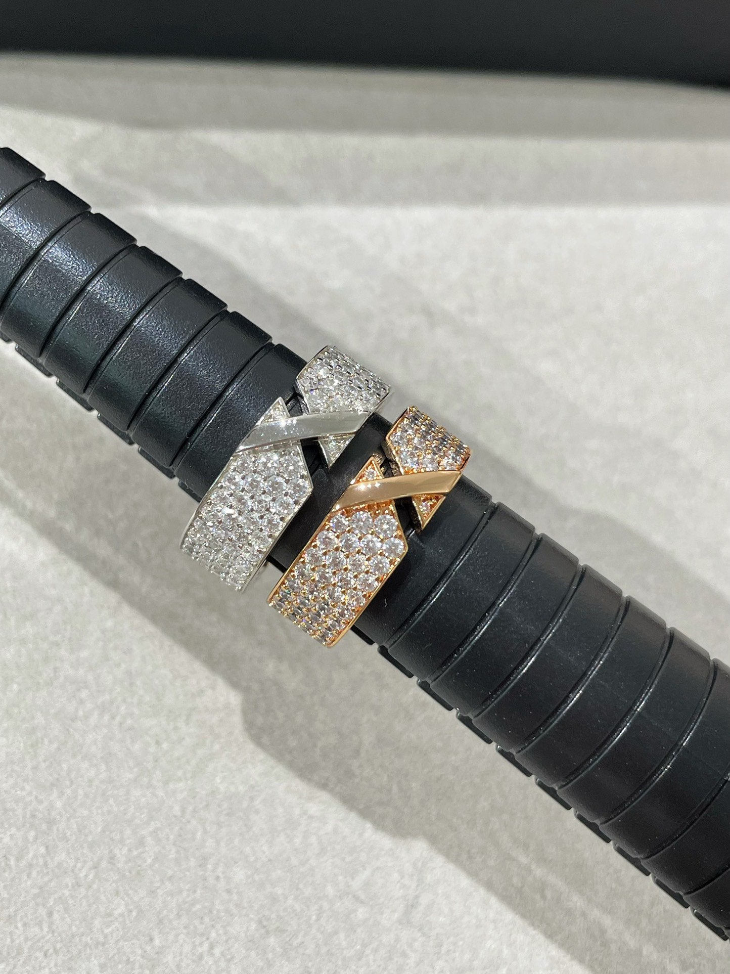 [BLUE TEARS]LIENS EVIDENCE  DIAMOND PAVED RING