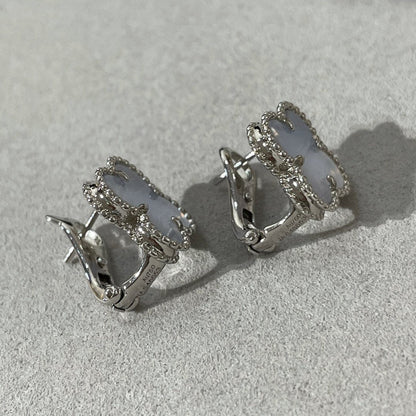 [ブルーティアーズ]クローバーカルセドニーシルバースタッドピアス