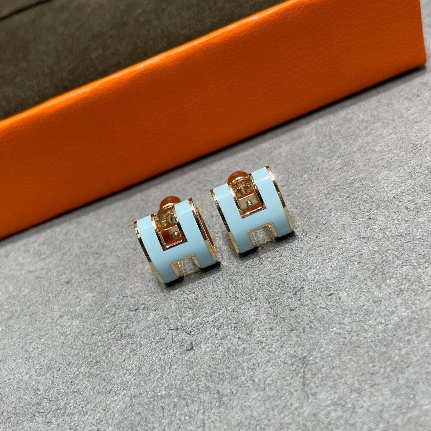 [BLUE TEARS]POP H SKY BLUE STUD EARRINGS