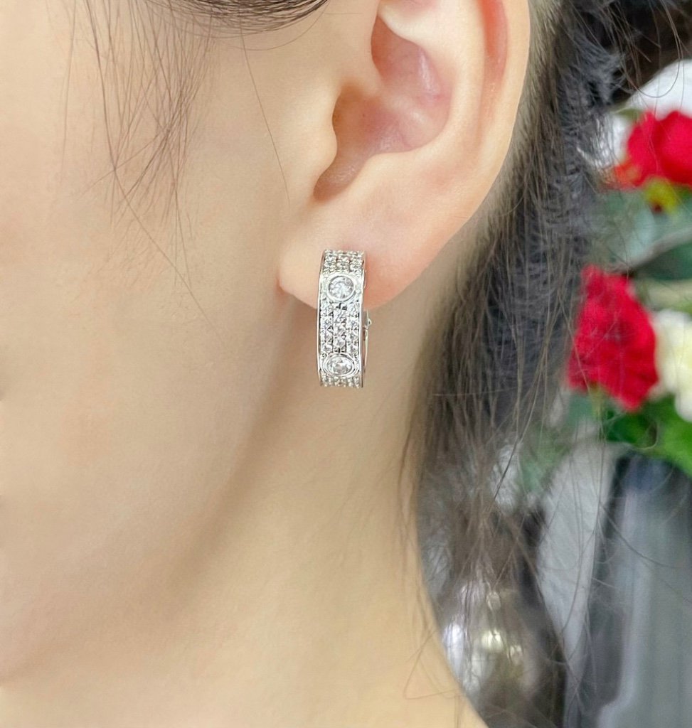 [BLUE TEARS]LOVE 5.5MM DIAMOND PAVED EARRINGS