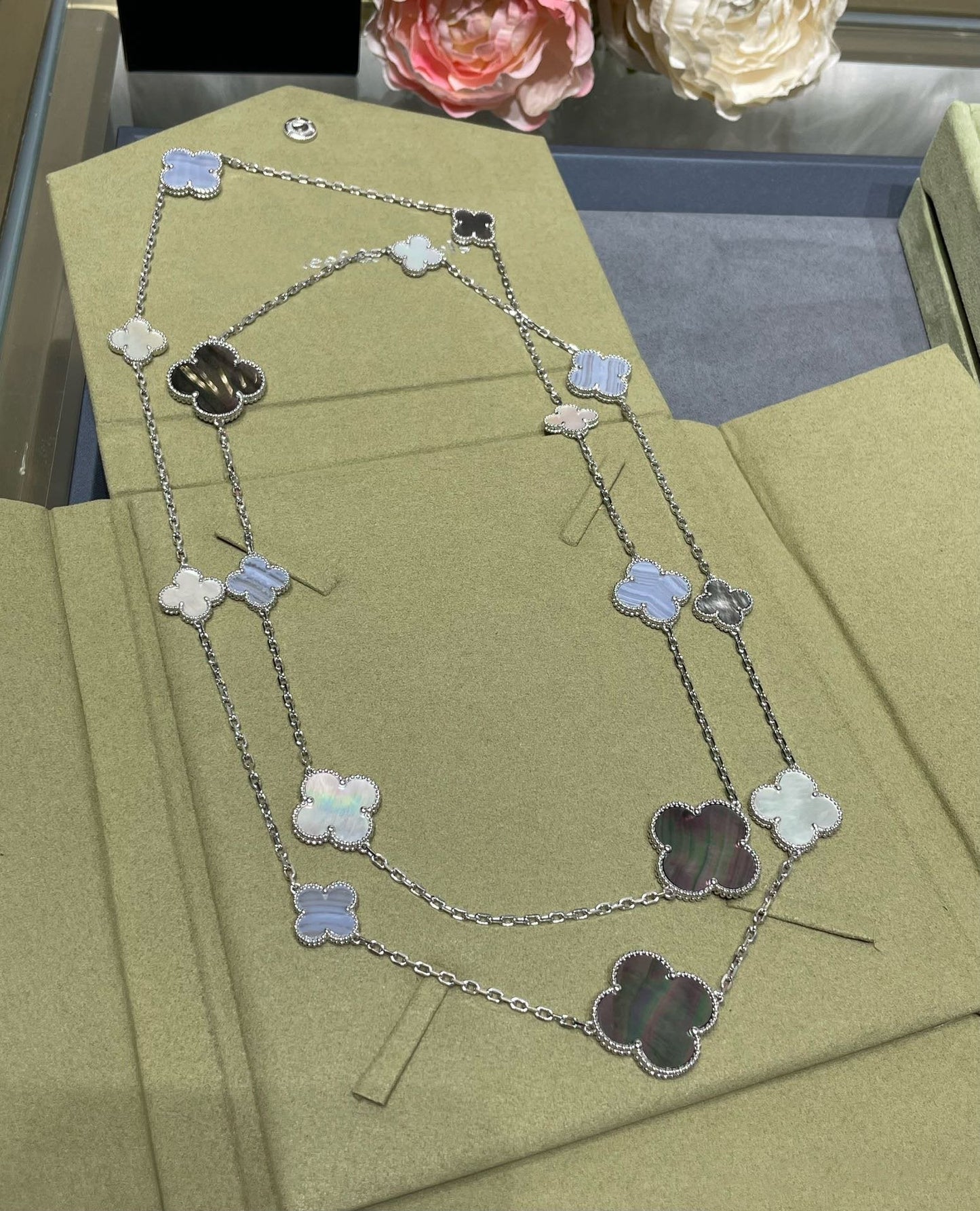 [BLUE TEARS]CLOVER 16 MOTIF CHALCEDONY MOP SILVER NECKLACE