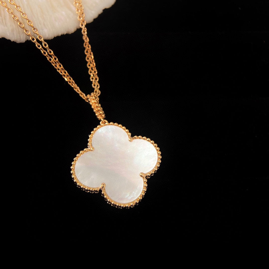 [BLUE TEARS]CLOVER 25MM MOP LARGE PENDANT NECKLACE