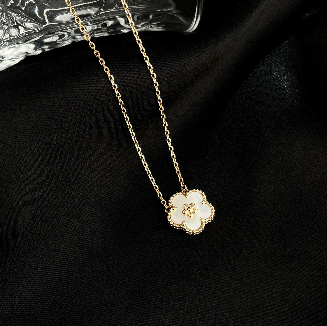 [BLUE TEARS]LUCKY  WHITE MOP  PLUM BLOSSOM NECKLACE
