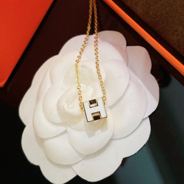 [BLUE TEARS]H WHITE SQUARE GOLD NECKLACE