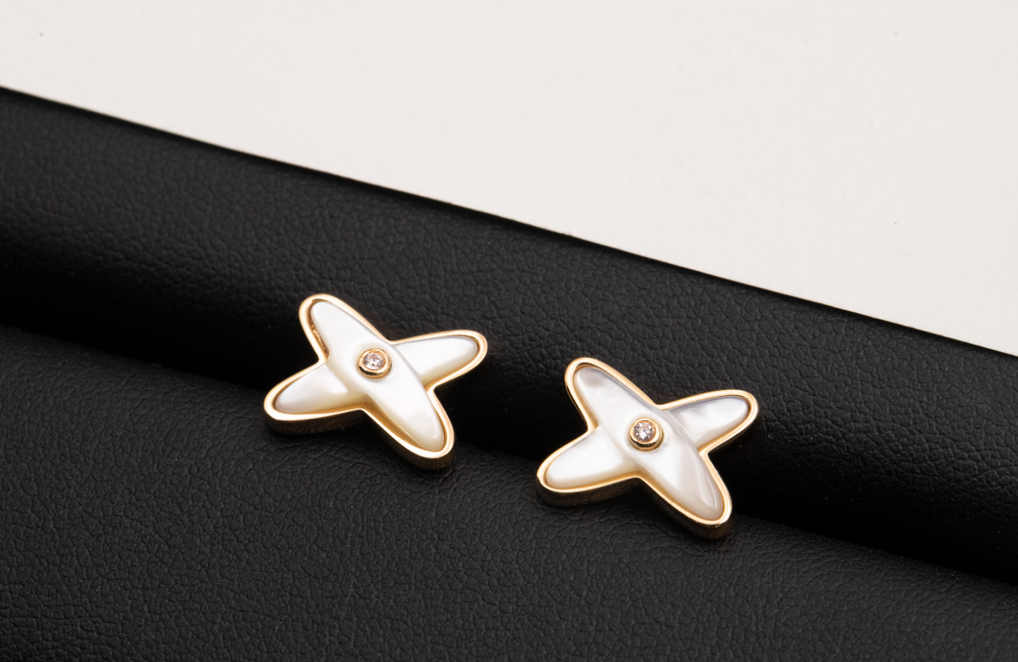 [BLUE TEARS]JEUX DE WHITE MOP PINK GOLD DIAMOND EARRINGS