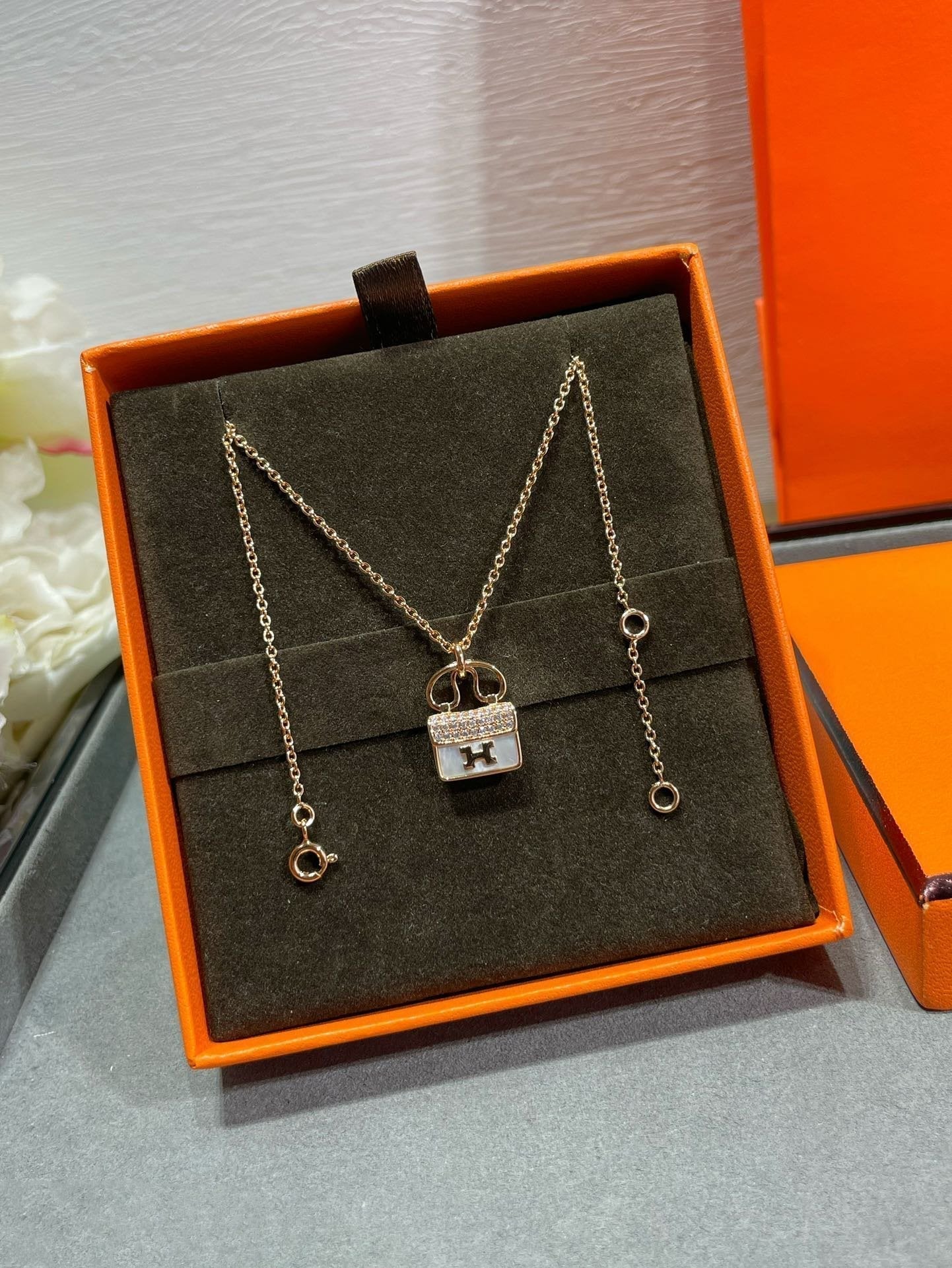 [BLUE TEARS]H CIRCE MOISSANITE PENDANT NECKLACE GOLD