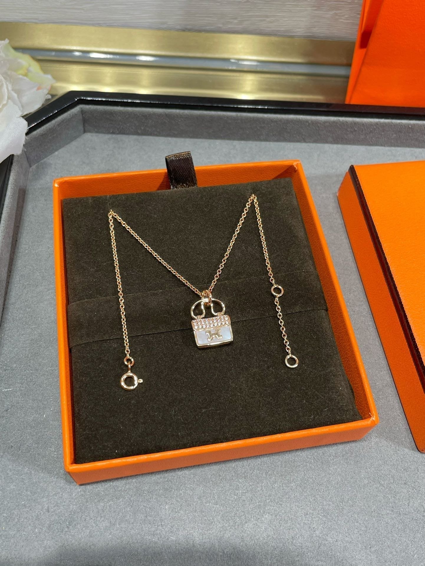 [BLUE TEARS]H CIRCE MOISSANITE PENDANT NECKLACE GOLD