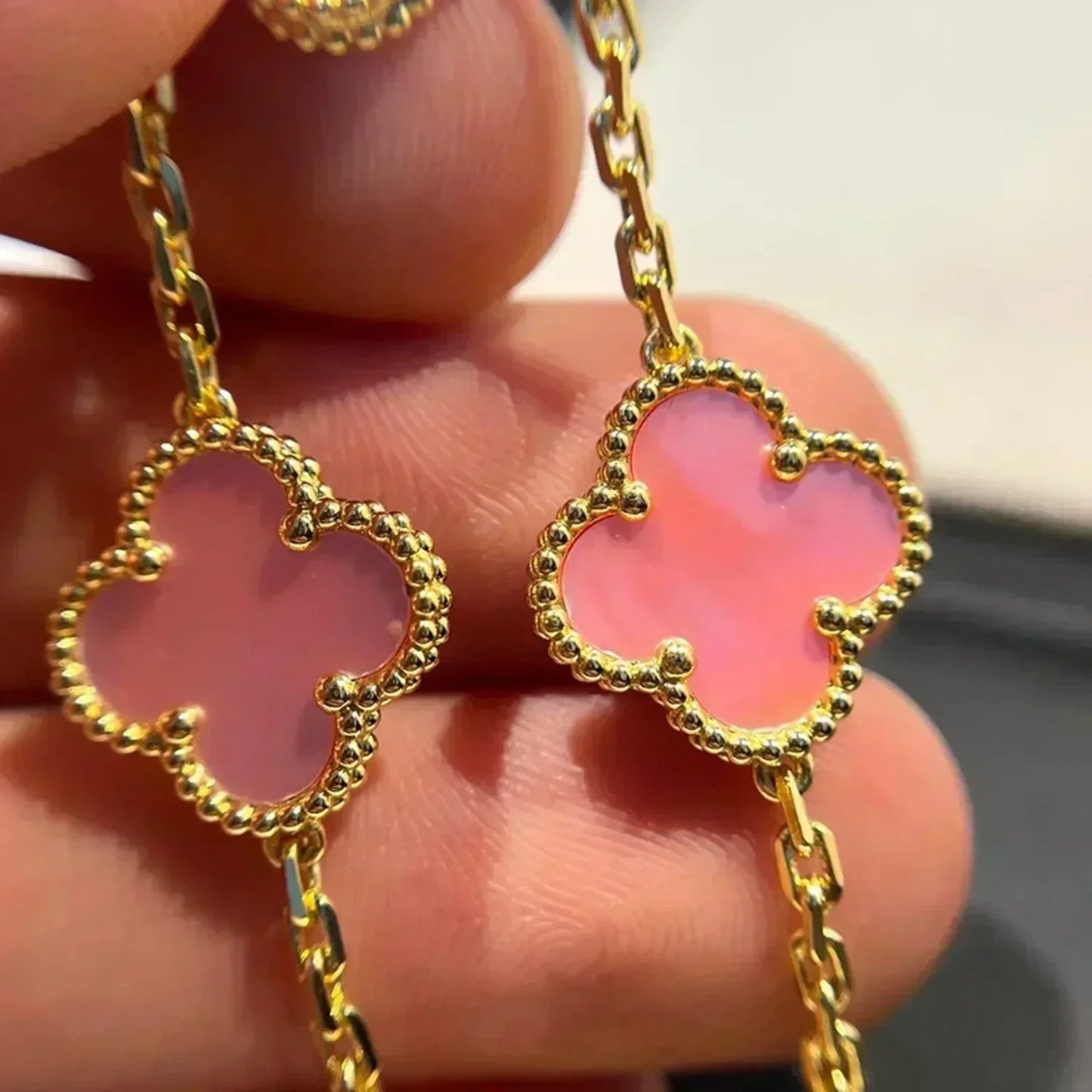 [BLUE TEARS] CLOVER 5 MOTIFS  PINK MOP BRACELET COLLECTION