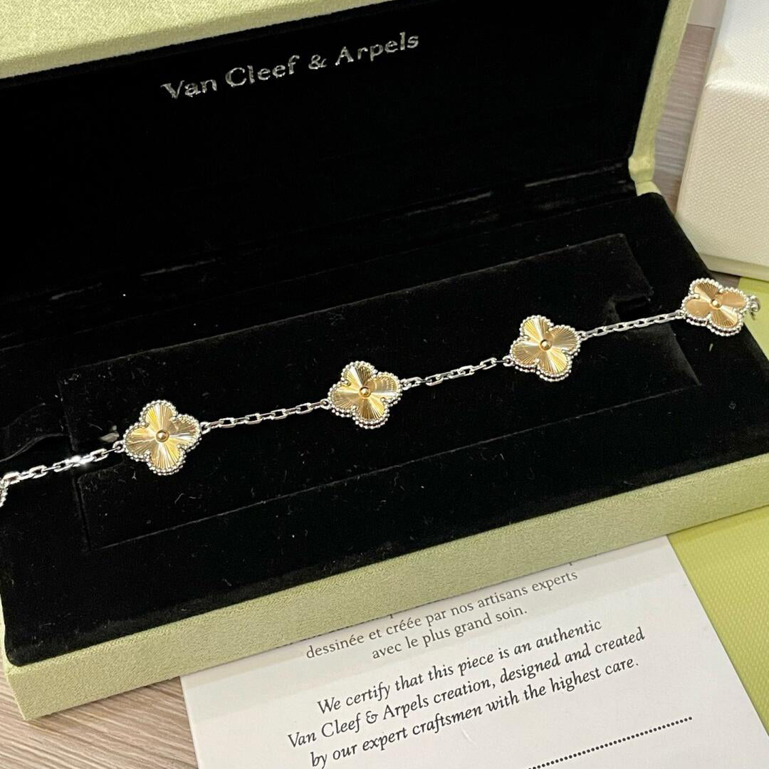 [BLUE TEARS]CLOVER  5 MOTIFS  CHRISTMAS LIMITED EDITION BRACELET