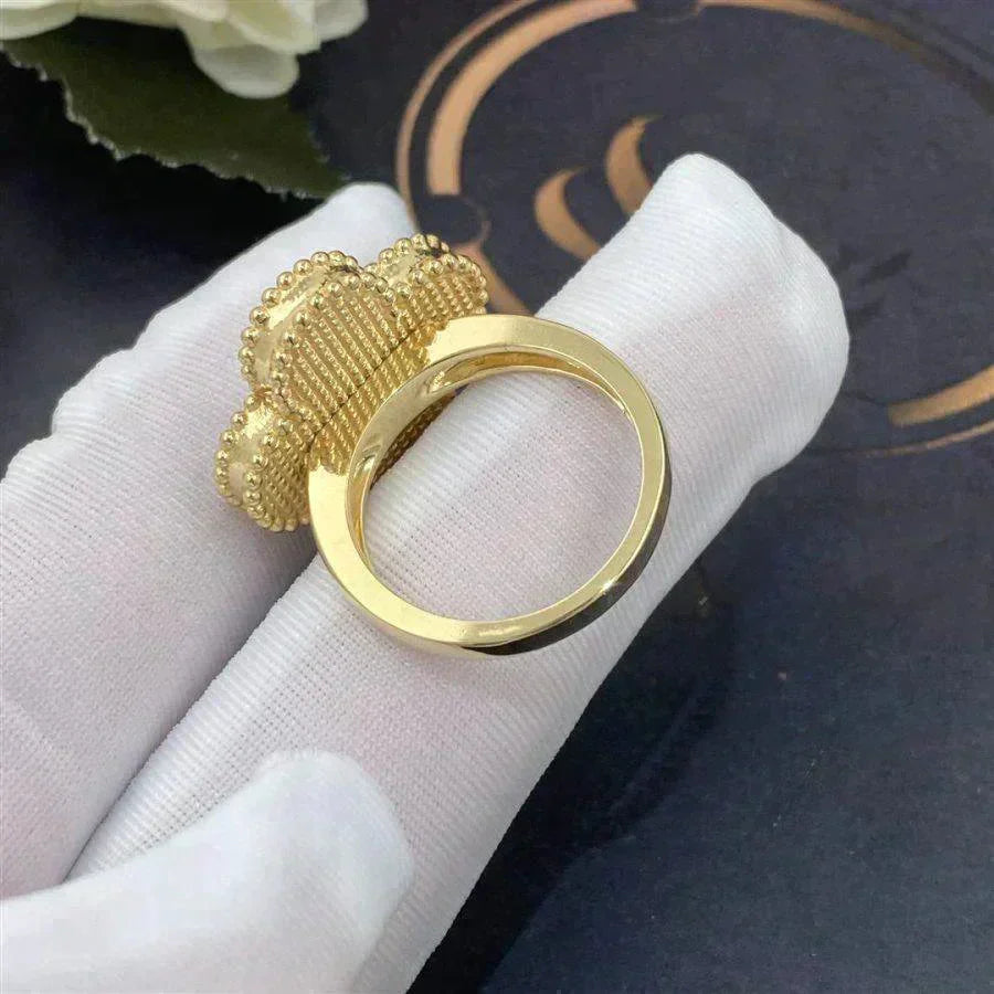 [BLUE TEARS]CLOVER WHITE MOP RING